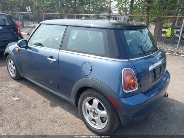 2010 MINI COOPER WMWMF3C57ATZ61622 Photo 2
