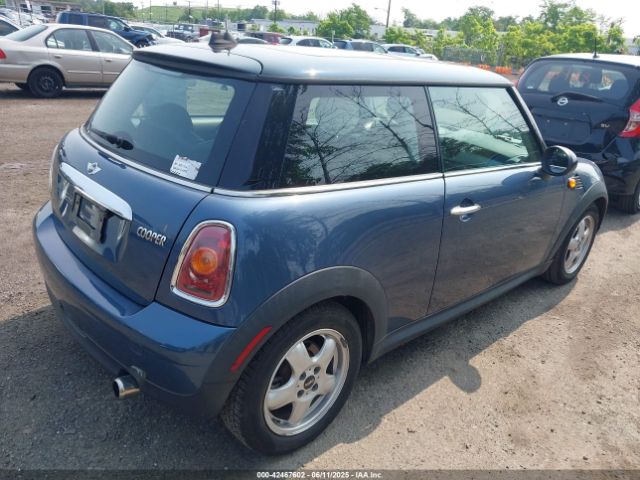 2010 MINI COOPER WMWMF3C57ATZ61622 Photo 3