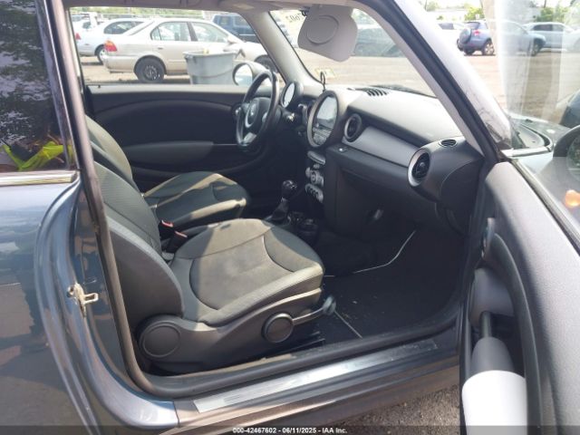 2010 MINI COOPER WMWMF3C57ATZ61622 Photo 4