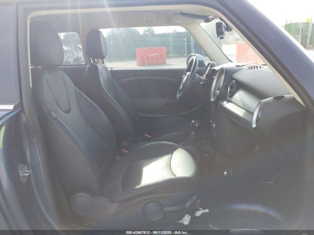2011 MINI COOPER WMWSU3C54BTX95896 Photo 4