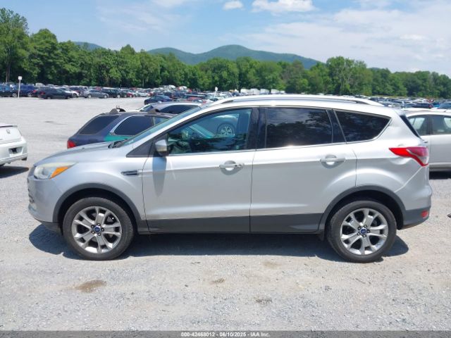1FMCU0J90FUB24894 Ford Escape Titanium