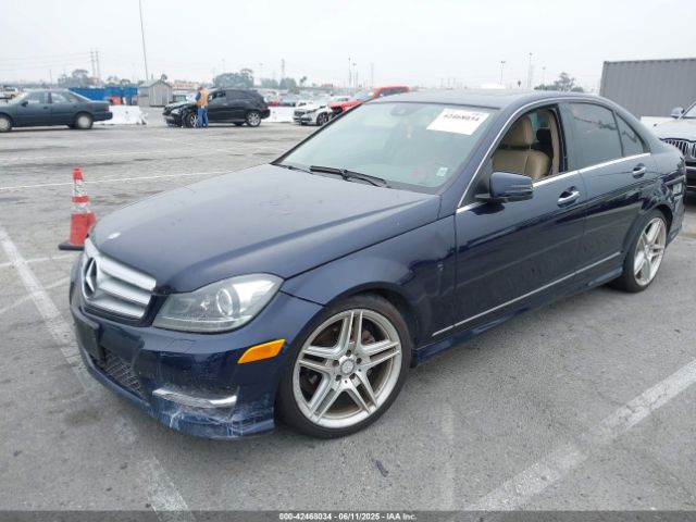 2013 MERCEDES-BENZ C 250 WDDGF4HB6DR255558 Photo 1