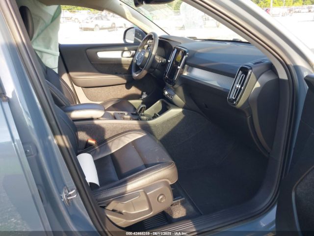 2022 VOLVO XC40 YV4162UK3N2758515 Photo 4