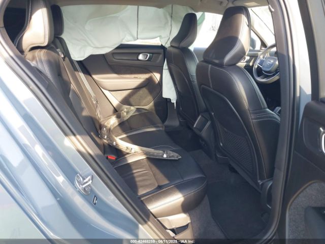 2022 VOLVO XC40 YV4162UK3N2758515 Photo 7