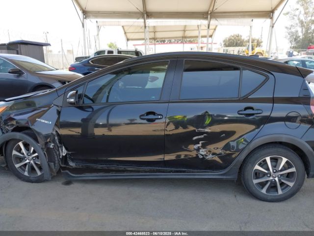 JTDKDTB34J1606967 Toyota Prius C Three
