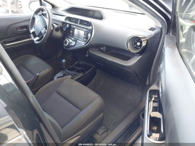 JTDKDTB34J1606967 Toyota Prius C Three