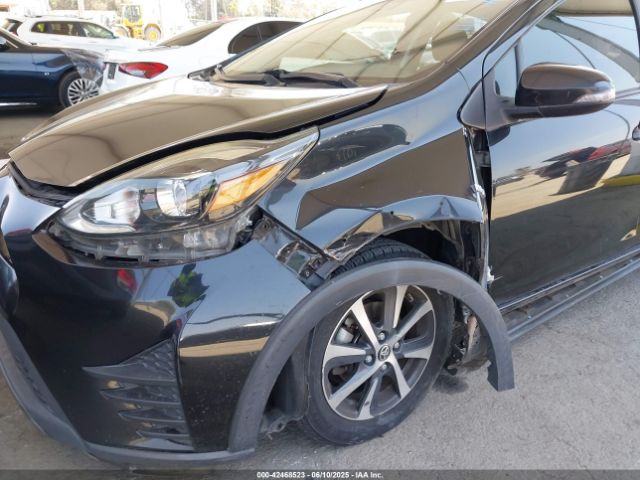 JTDKDTB34J1606967 Toyota Prius C Three