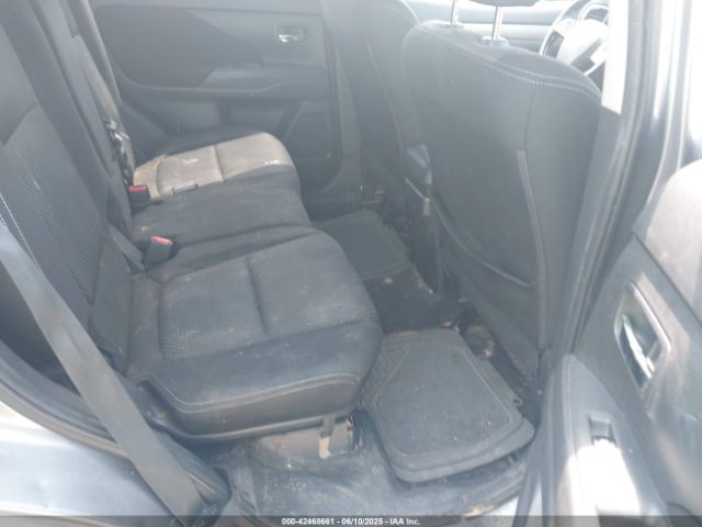 JA4AZ3A38HZ050831 Mitsubishi Outlander Se