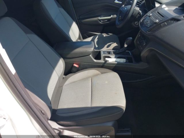 1FMCU9GD1HUC93888 Ford ESCAPE SE