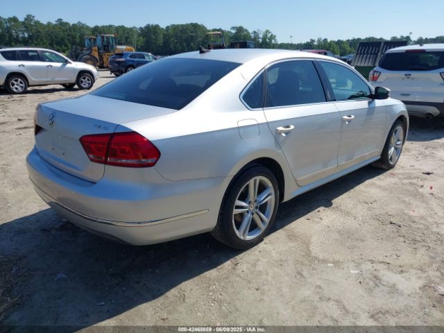 1VWBT7A36FC003247 Volkswagen Passat 1.8t Se