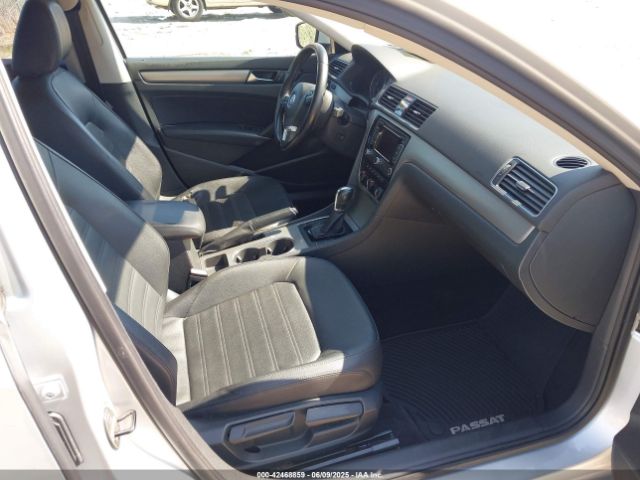 1VWBT7A36FC003247 Volkswagen Passat 1.8t Se
