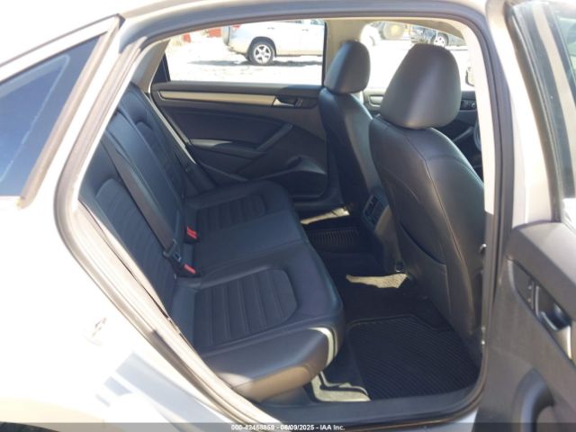 1VWBT7A36FC003247 Volkswagen Passat 1.8t Se