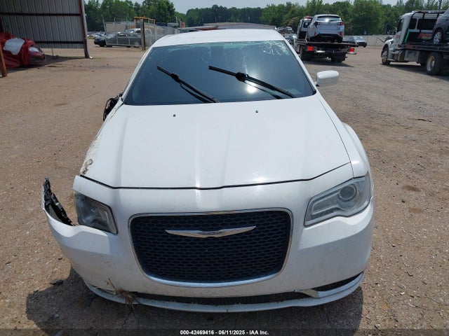 Chrysler 300 2016 2C3CCAAG0GH243324 Image 12