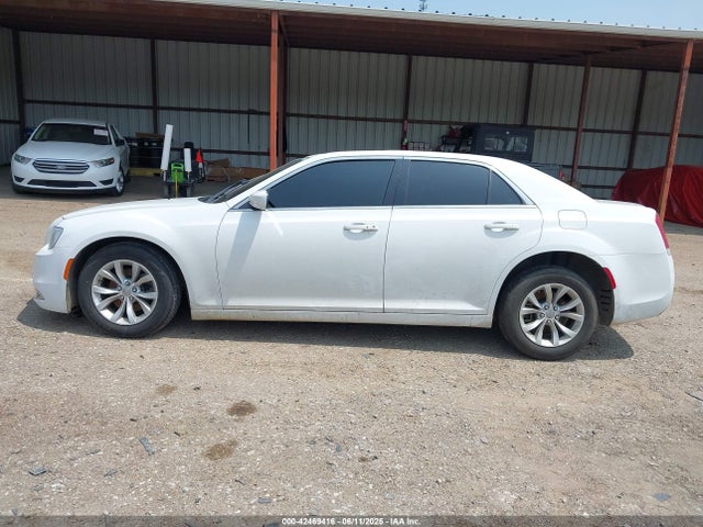 Chrysler 300 2016 2C3CCAAG0GH243324 Image 14