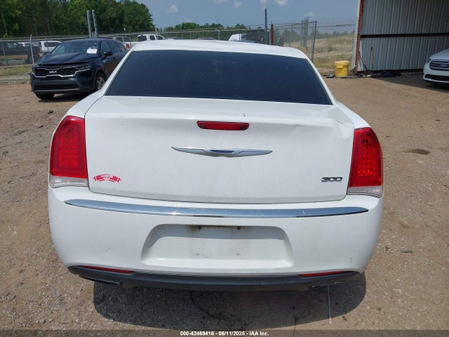 Chrysler 300 2016 2C3CCAAG0GH243324 Image 16