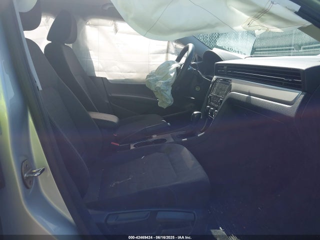 1VWAA7A38LC012321 Volkswagen Passat