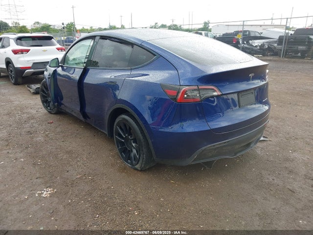 2021 TESLA MODEL Y 5YJYGDEE9MF231612 Photo 2