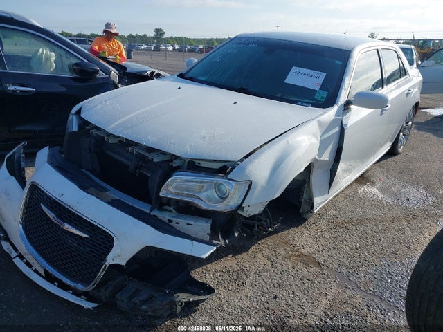 Chrysler 300 2018 2C3CCAAG3JH285915 Image 2