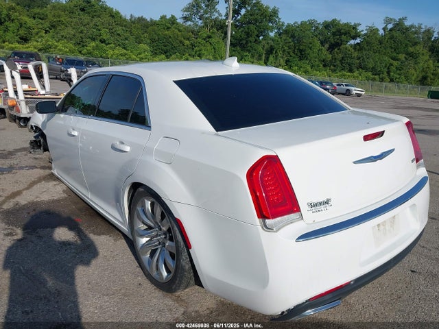 Chrysler 300 2018 2C3CCAAG3JH285915 Image 3