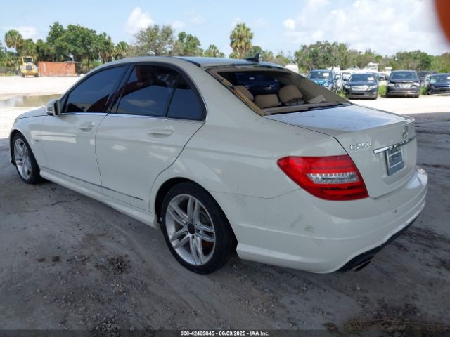 2012 MERCEDES-BENZ C 250 WDDGF4HB3CR194863 Photo 2