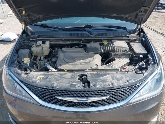 2C4RC1BG5HR729854 Chrysler 2017