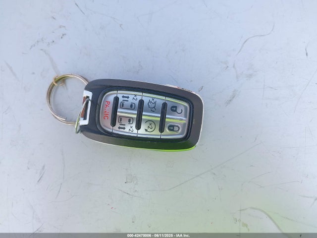 2C4RC1BG5HR729854 Chrysler 2017