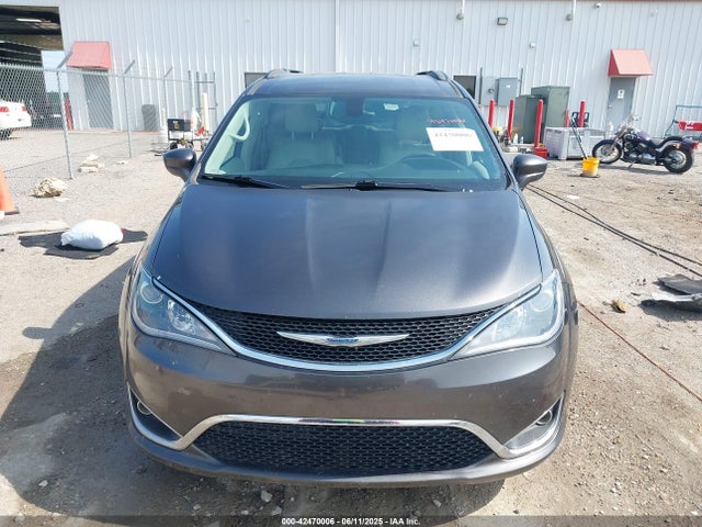 2C4RC1BG5HR729854 Chrysler 2017