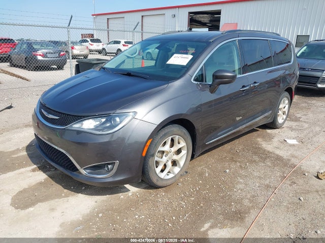 2C4RC1BG5HR729854 Chrysler 2017
