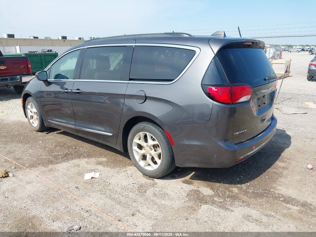 2C4RC1BG5HR729854 Chrysler 2017