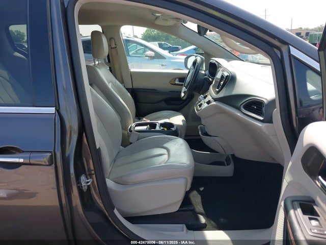 2C4RC1BG5HR729854 Chrysler 2017