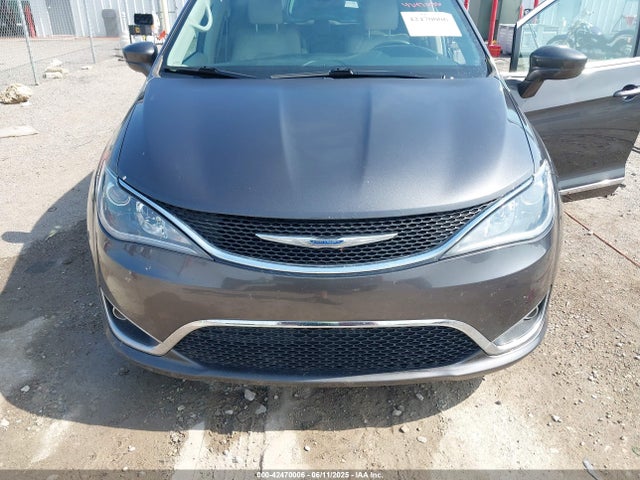 2C4RC1BG5HR729854 Chrysler 2017