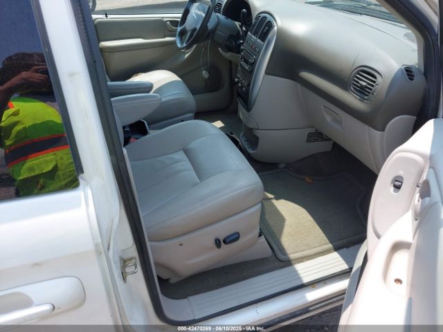 2005 CHRYSLER TOWN & COUNTRY 2C4GP54L35R142559 Photo 4
