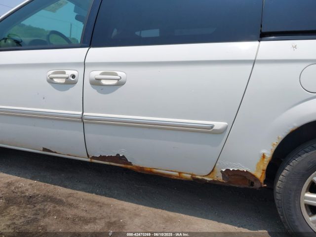 2005 CHRYSLER TOWN & COUNTRY 2C4GP54L35R142559 Photo 5