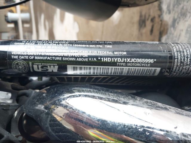 2018 HARLEY-DAVIDSON FLSL 1HD1YDJ1XJC065996 Photo 9