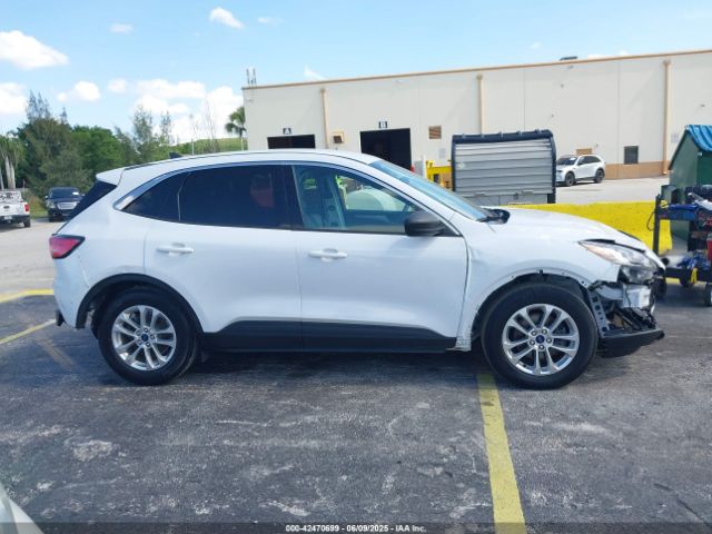1FMCU0G67NUA25873 Ford ESCAPE SE