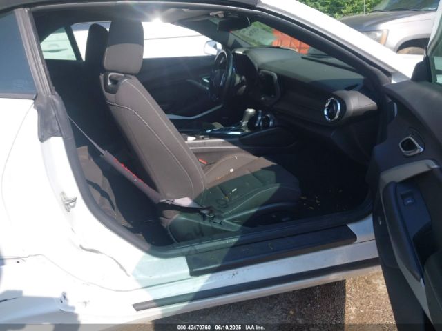 2017 CHEVROLET CAMARO 1G1FB3DX1H0102411 Photo 4