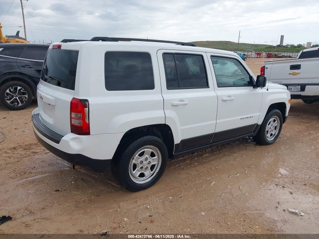 1C4NJPBAXFD178016 Jeep 2015