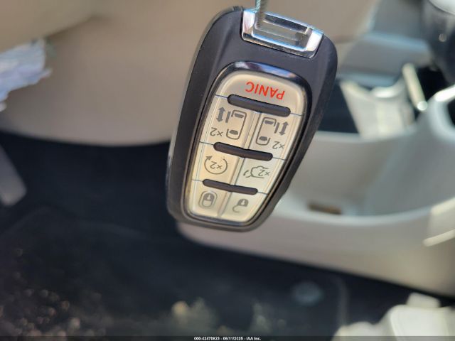 2022 CHRYSLER PACIFICA 2C4RC1BGXNR233654 Photo 10