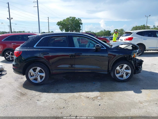 WA1AECF33L1026593 Audi Q3