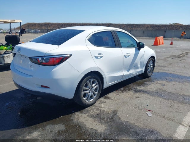 3MYDLBYV4JY320841 Toyota p5v