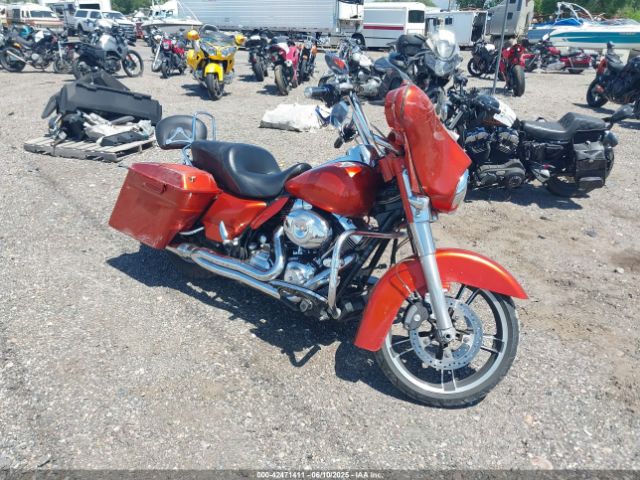 2011 HARLEY-DAVIDSON FLHX 1HD1KBM13BB617086