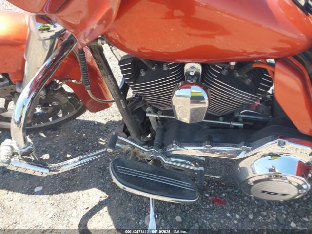 2011 HARLEY-DAVIDSON FLHX 1HD1KBM13BB617086 Photo 8
