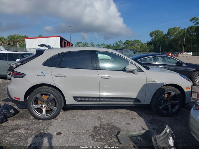 Porsche Macan 2024 WP1AA2A51RLB04370 Image 14