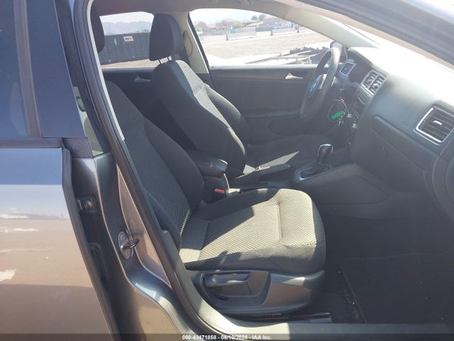3VW2K7AJXEM256425 Volkswagen Jetta