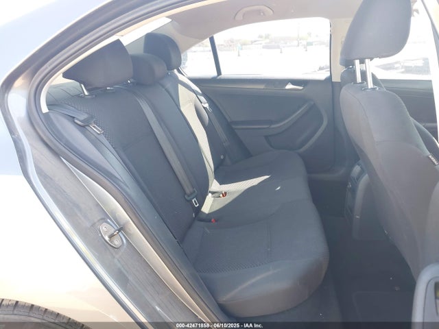 3VW2K7AJXEM256425 Volkswagen Jetta