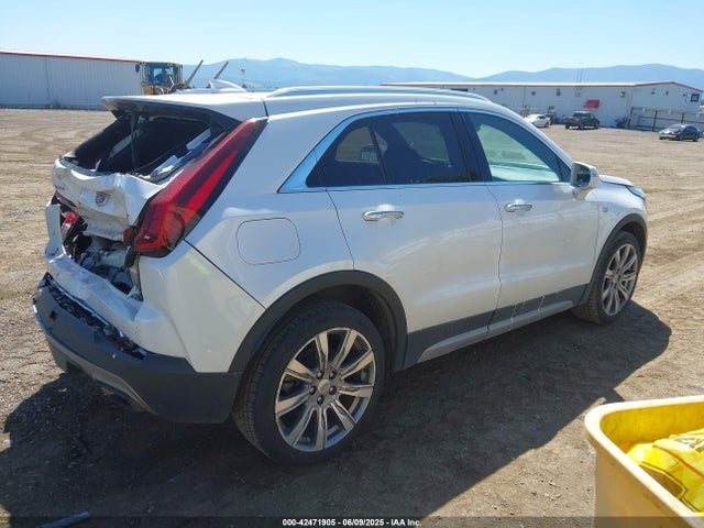 2019 CADILLAC XT4 1GYFZDR41KF154742 Photo 3