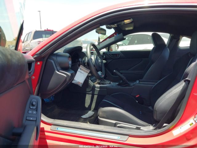 2025 TOYOTA GR86 JF1ZNBE11S8752449 Photo 4