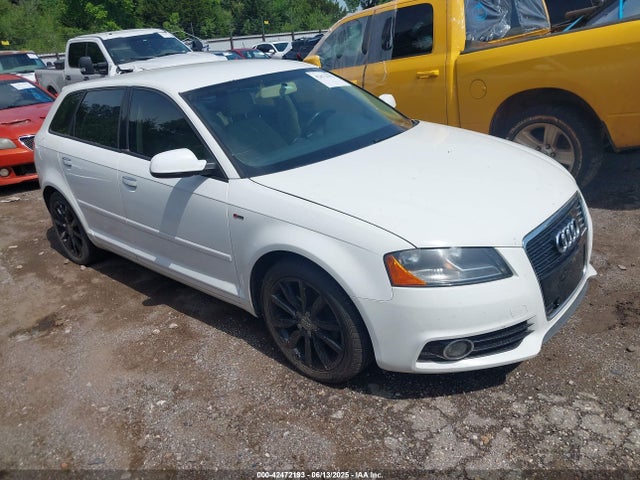 2011 AUDI A3 WAUBJBFM1BA043705 Photo 0