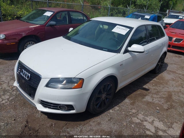 2011 AUDI A3 WAUBJBFM1BA043705 Photo 1