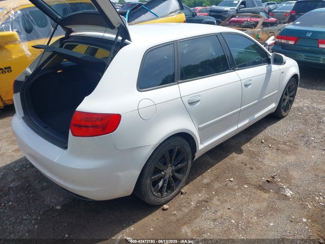 2011 AUDI A3 WAUBJBFM1BA043705 Photo 3